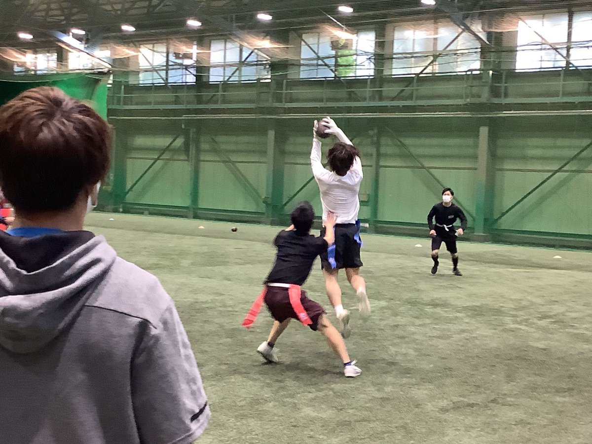 bacchus_sinkan's tweet photo. 【新歓フラッグフットボール開催📣】
毎年大好評のフラッグ大会を今年度も開催します🏈

4月17日
14:00〜16:00 
@明治神宮外苑室内野球場

応募方法はDMで参加希望の旨を連絡ください！
会場の人数制限があるため先着順となってます🙇‍♂️ https://t.co/4UI3Tee9uh