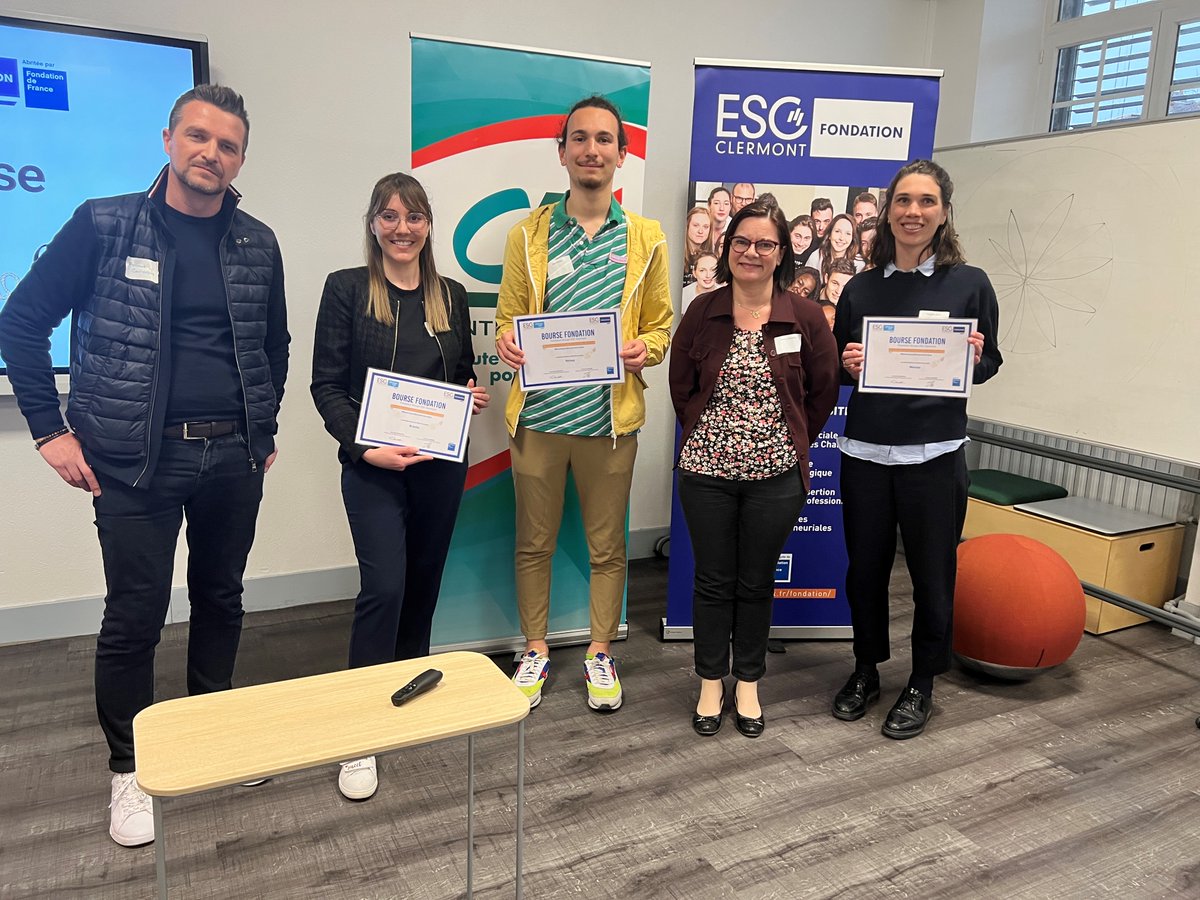 Remise des Bourses Start-Up du 1er semestre 2022 aux projets Reloop, Branita, Wenose et Collecty'Form lors du Défilé de Startups organisé par @squarelab_escc @escclermont, par @courdesses et <a href="/FlorenceSaugues/">Florence Saugues</a>