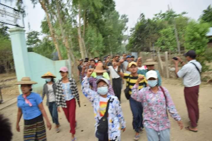 thandarsoesan's tweet photo. Locals of Yinmarpin &amp; Salingyi Tsp staged a protest against Genocidal Dictatorship as 386th day of protest. #US_SanctionMOGE  #2022Mar31Coup #WhatsHappeningInMyanmar https://t.co/wwtsry5ZFz