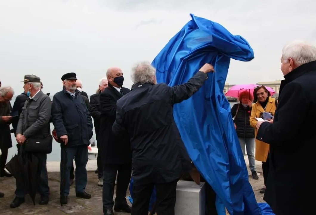 Giorgio_RossiTs's tweet photo. 🚢 INAUGURATA SULLE RIVE A #TRIESTE LA STATUA CHE RICORDA JOSEF #RESSEL, GENIALE SPERIMENTATORE DELL'ELICA NAVALE 🚢 https://t.co/z1nU17kPda