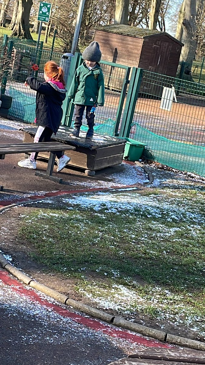 WoodlandsPrim1's tweet photo. We think the nursery garden looks pretty with the snowflakes! ❄️ #earlyyears #exploringweather https://t.co/voJnGcfTcB