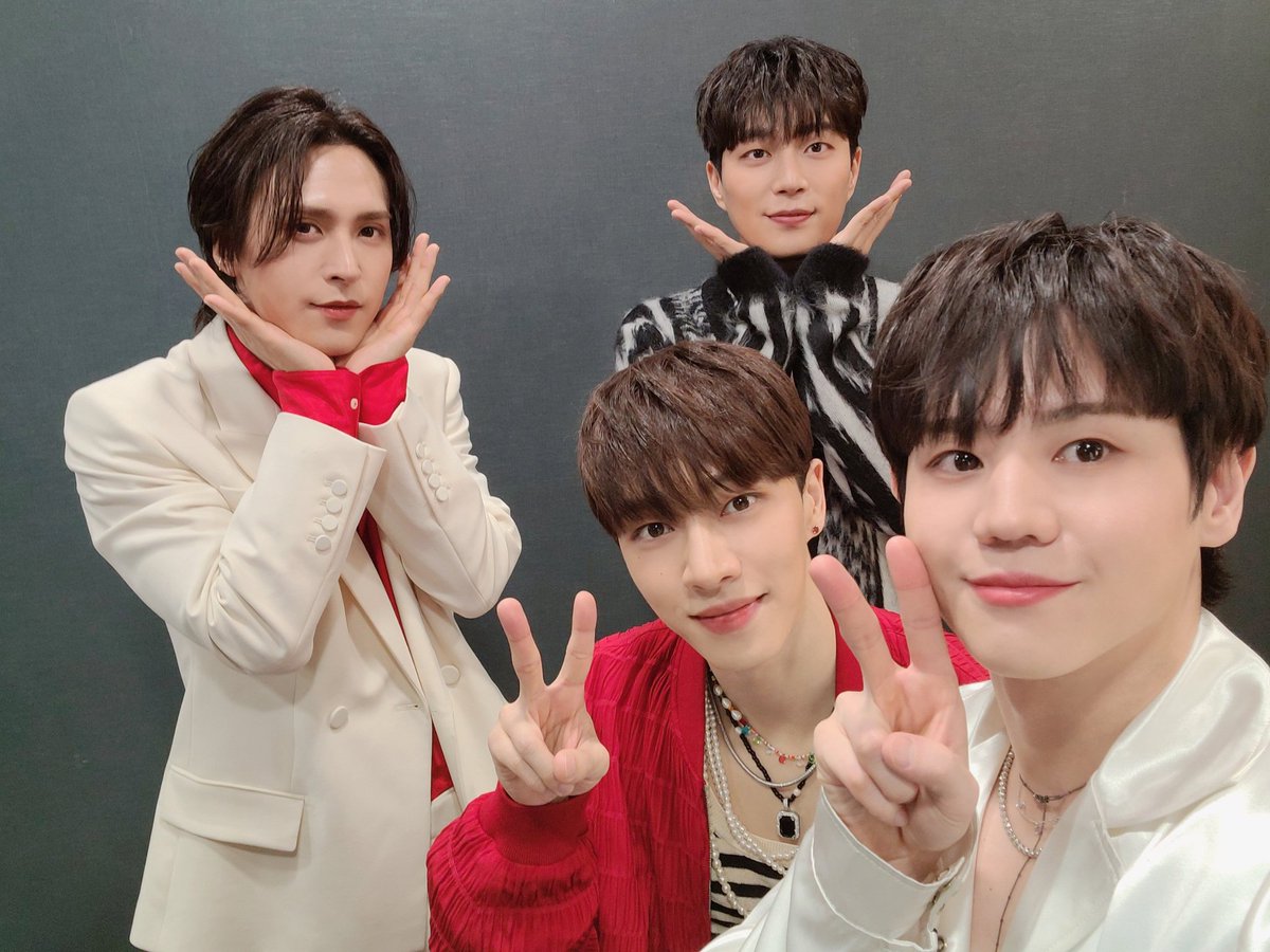 Highlight_AUent's tweet photo. 🗓 놓칠 수 없는 오늘의 하이라이트(Highlight)

✅ 18:00 [하이라이트] Mnet 엠카운트다운 (채널 Mnet)

💡하이❤️라이트의 꿈은
오늘도 계속됩니다😌💤
잠시 후 6시🕕,
생방송 엠카운트다운에서 만나요💕

#하이라이트 #HIGHLIGHT
#윤두준 #양요섭 #이기광 #손동운
#데이드림 #DAYDREAM https://t.co/4oWDMl7Nq9