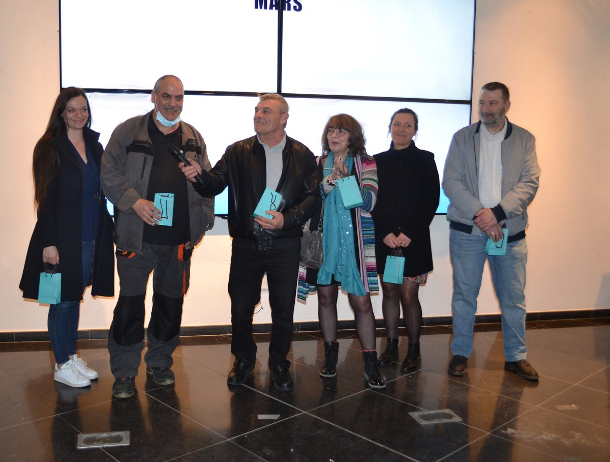 Norevie_esh's tweet photo. [RENDEZ-VOUS DU MOIS]
@LilleManuelle, DG de Norevie et Pascal Leclerc, DG de Florevie ont rassemblé les collaborateurs natifs de janvier, février et mars pour leur souhaiter un joyeux #anniversaire lors d'un moment de #convivialité.
 #logementsocial #interne

@Groupe_Arcade https://t.co/Xw1BXbNqlo