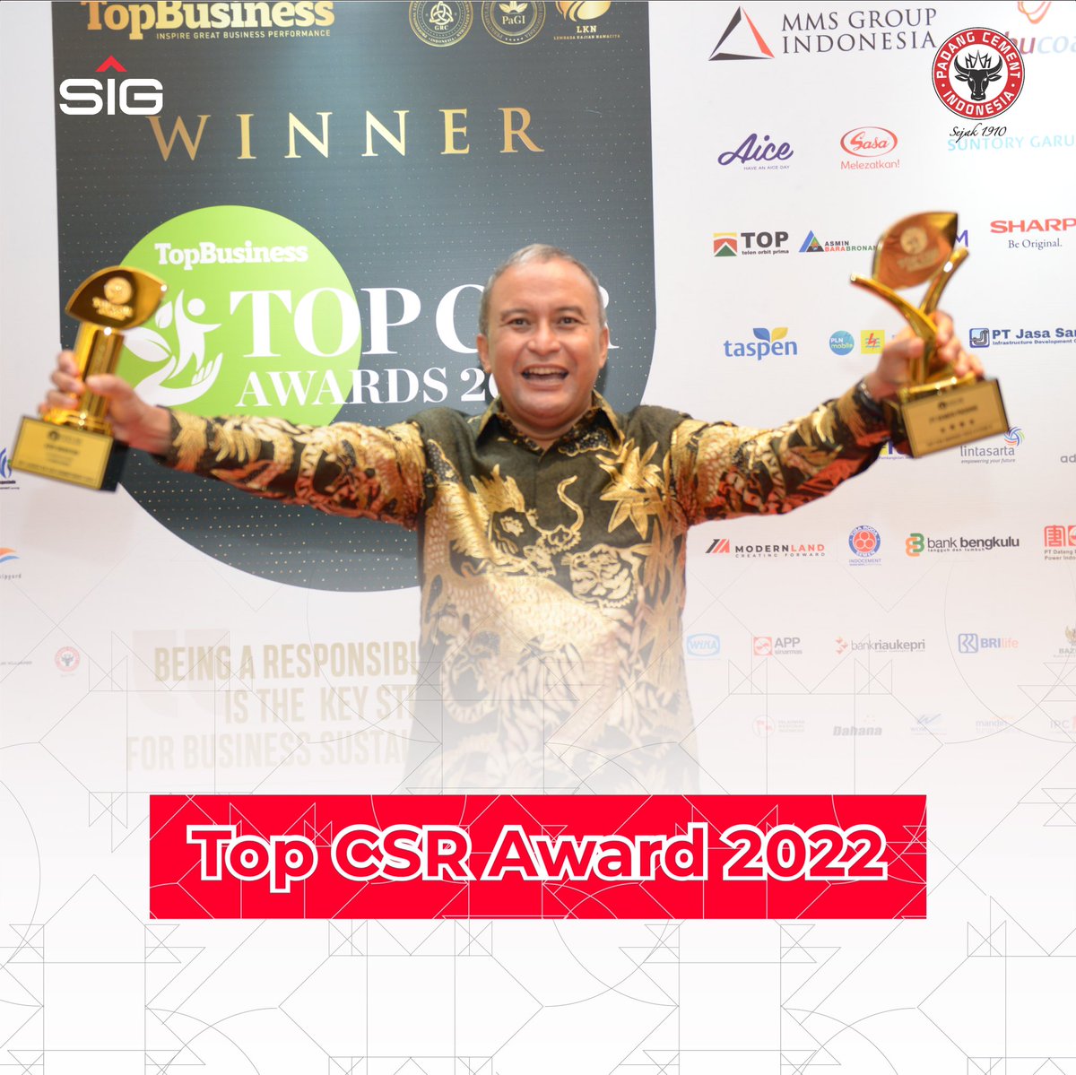 SemenPadang1910's tweet photo. Kami menyabet dua penghargaan pada ajang TOP CSR Awards 2022 dari Majalah Top Business. Kedua penghargaan itu adalah TOP CSR Awards 2022 #Star4 dan TOP Leader on CSR Commitment 2022 untuk Direktur Utama PT Semen Padang Asri Mukhtar. https://t.co/qMhG9t0IIu #semenpadang https://t.co/i5cmgo25IB