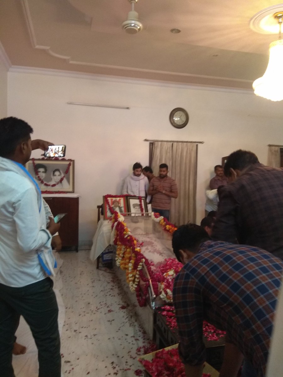 PoswalDashrath's tweet photo. जयपुर वैशाली नगर स्थित आवास पर #कर्नल_किरोडी_सिंह_बैंसला_जी को श्रद्धांजली अर्पित की,ॐशांति🙏🙏
@VijaySBainsla https://t.co/iHrwLXtKhb