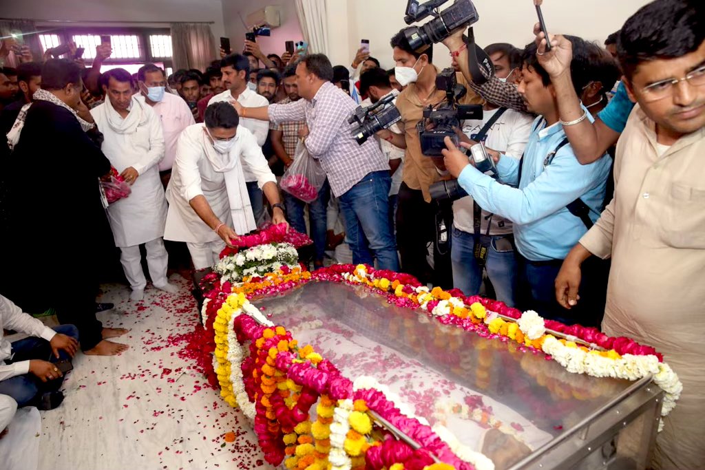 SachinPilot's tweet photo. समाज हित में उनके द्वारा किए गए कार्य सदैव स्मरणीय रहेंगे। मैं ईश्वर से प्रार्थना करता हूं कि वे पुण्यात्मा को अपने श्रीचरणों में स्थान प्रदान करें एवं परिजनों और समर्थकों को संबल दें।
@VijaySBainsla https://t.co/ITlIy8Q1ea