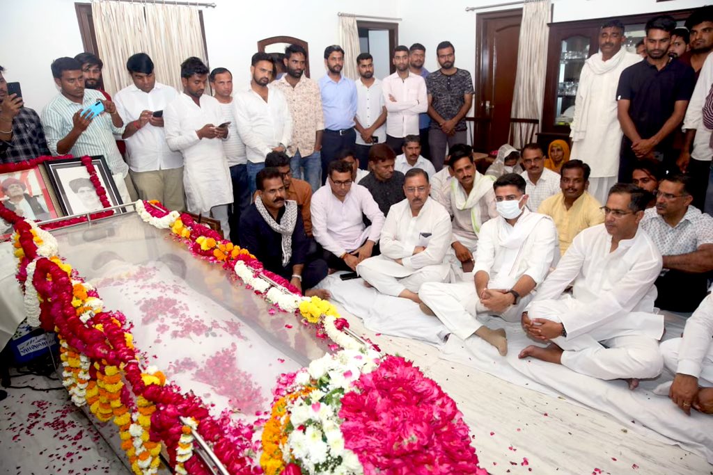 SachinPilot's tweet photo. समाज हित में उनके द्वारा किए गए कार्य सदैव स्मरणीय रहेंगे। मैं ईश्वर से प्रार्थना करता हूं कि वे पुण्यात्मा को अपने श्रीचरणों में स्थान प्रदान करें एवं परिजनों और समर्थकों को संबल दें।
@VijaySBainsla https://t.co/ITlIy8Q1ea