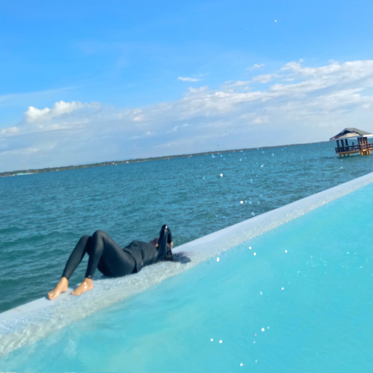 bemsky_'s tweet photo. 💦💙 https://t.co/OBtAPESngc