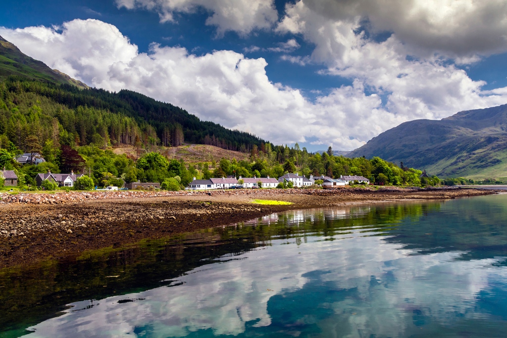 Scotland_Mag's tweet photo. In our November/December 2021 issue, writer Megan Eaves visited the remote Knoydart Peninsula. Since then, the Knoydart community have successfully won their bid to own The Old Forge Pub, Britain's remotest pub. 
⁠
Read more here: https://t.co/PzAzv7duEX
⁠
#ScotlandMagazine ⁠ https://t.co/RRdg7ldGd0