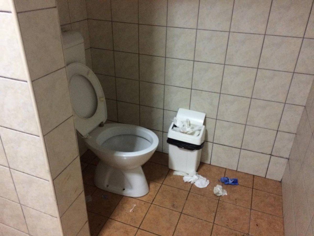 johnkrokodil's tweet image. Болницата во Гостивар