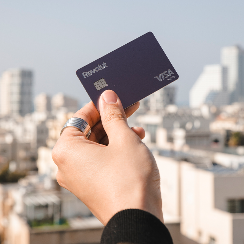Revolut's tweet photo. Revolut développe la première super-app financière véritablement mondiale. Jour après jour, nous transformons la façon dont 18M+ de personnes dépensent, économisent et investissent.