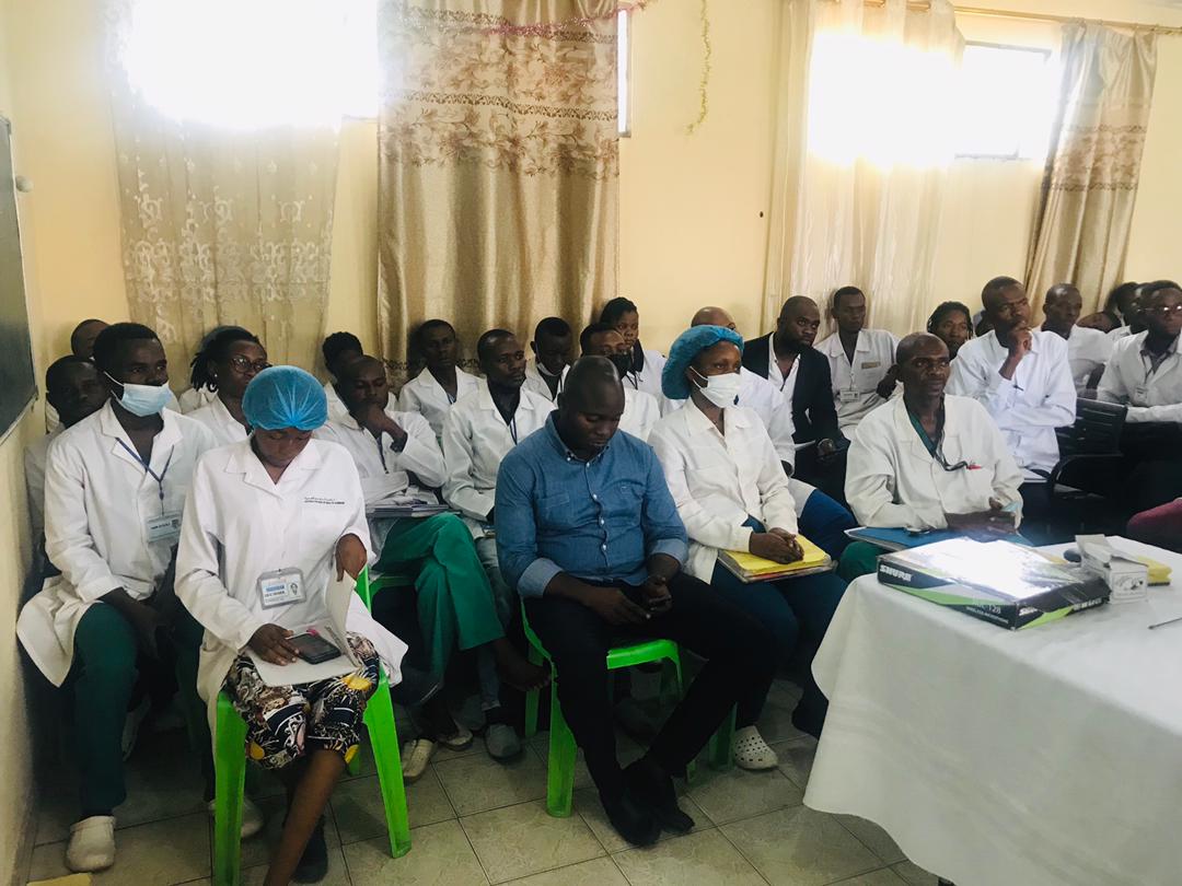AuroreFondation's tweet photo. Dans le cadre de nos activités pour #Marsbleu, nous avons animé une conférence sur le dépistage du #cancer colorectal à l'intention des médecins et médecins stagiaires de l' HGR Ndjili ce 30 mars. @NgomaPatrick10 @MondeSansCancer https://t.co/MtzzRAD1uM