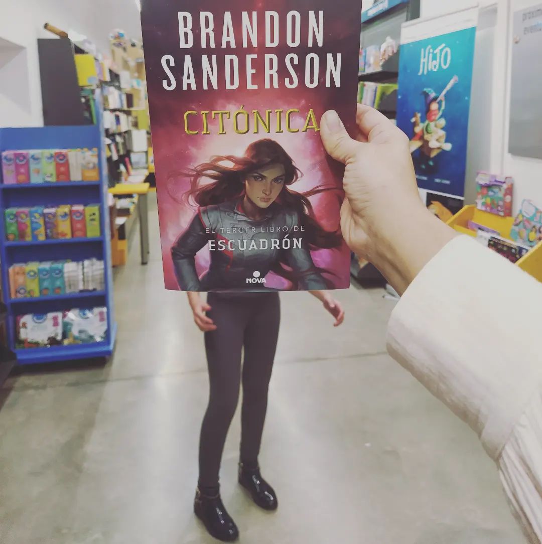 librerialuces's tweet photo. What do you think of this #bookface, Mr. @BrandSanderson? ☺️

[Photo made by fellow bookseller Laura Marín. ❤️]

#LibreriaLuces #Malaga #BrandonSanderson #Caralibro #Citonica #SpaceOpera #Skyward #Escuadron  #SciFi https://t.co/Kia0EI9MMH