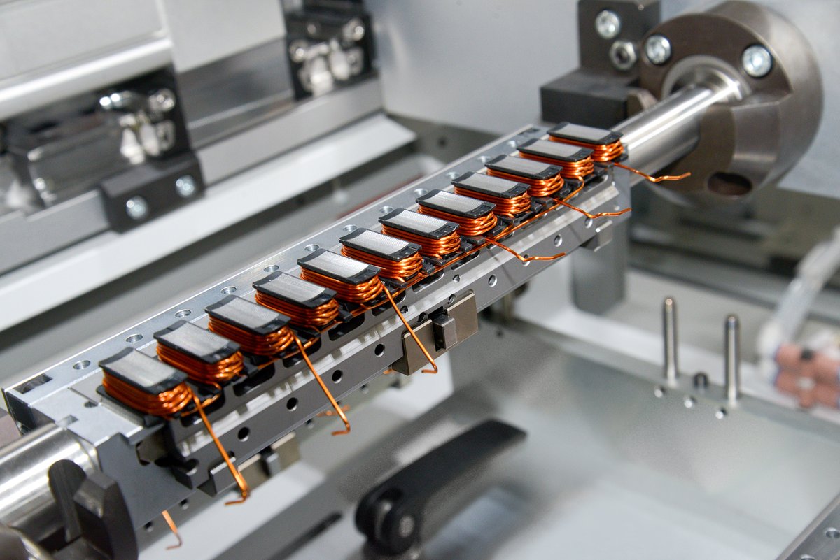 SchaefflerDE's tweet image. Sie sind eine Schlüsselkomponente für zahlreiche Anwendungen im Fahrzeug vom #Antrieb bis zur #Lenkung: EC-Motoren. Schaeffler fertigt sie ab sofort in #Bühl &amp;amp; steigt damit in ein wachsendes Geschäftsfeld ein. Mehr Informationen: bit.ly/35qAQGF #Wepioneermotion