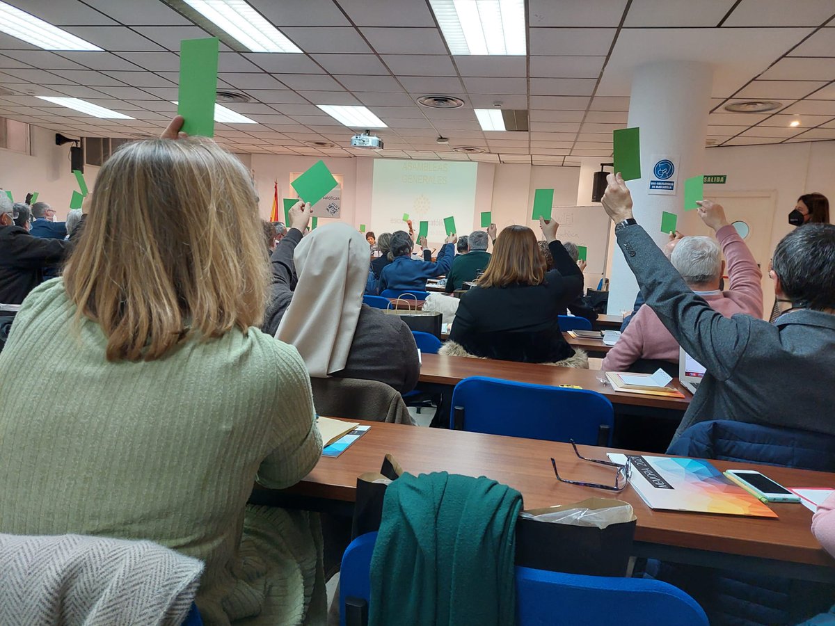 ecatolicsevilla's tweet photo. Hoy se celebra, de manera presencial, Asamblea de @ecatolicas  presidida por su Presidenta, Ana Mª Sánchez, @amsaci  y su Secretario General, Pedro Huerta, @pedrojhuerta  y con la asistencia de nuestra Presidenta, Rocío Guerrero, en representación de Escuelas Católicas Sevilla. https://t.co/CYa4km86a9