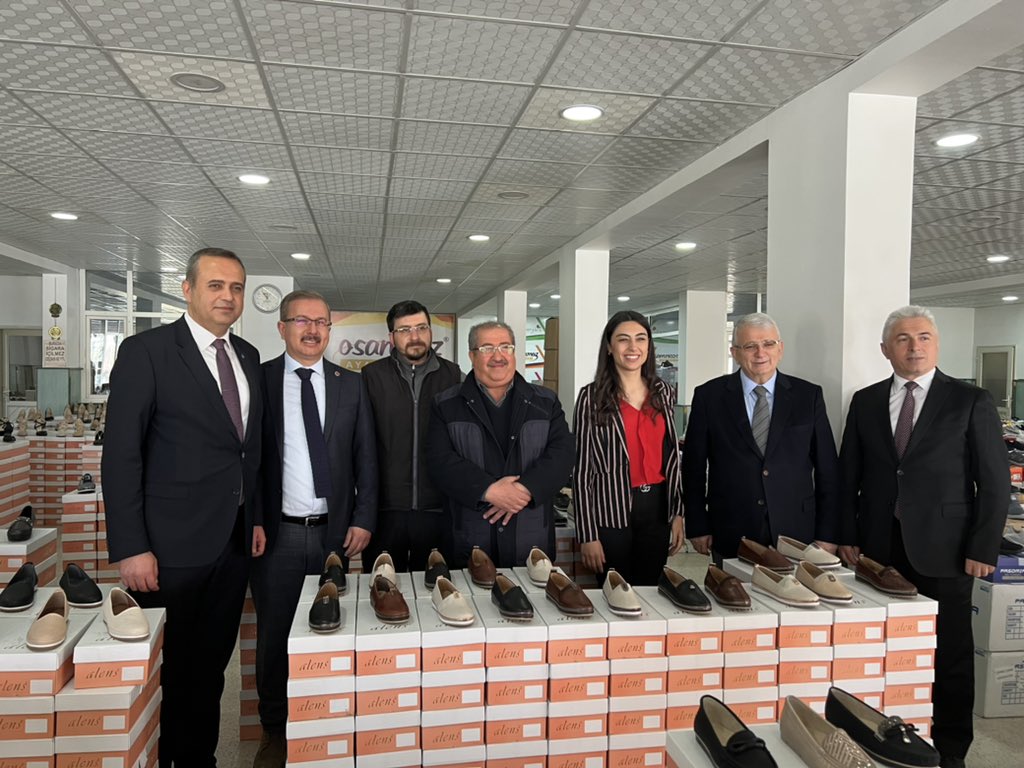 gazianteptedeva's tweet photo. Ayakkabıcılar Sitesinde esnafımızı ziyaret ediyor sorunlarını dinliyoruz. https://t.co/pI3KAnB0mE