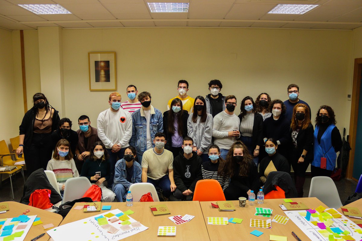 La semana pasada tuvimos una reunión con <a href="/ceum_es/">CEUM - Consejo de Estudiantes</a> y Delegaciones de Estudiantes para organizar los próximos talleres con estudiantes (26-27 abril)
📝Os dejamos un artículo con más info y con una 📸galería de fotos ¡si estuviste en la reunión búscate!😛
digital.um.es/los-estudiante…