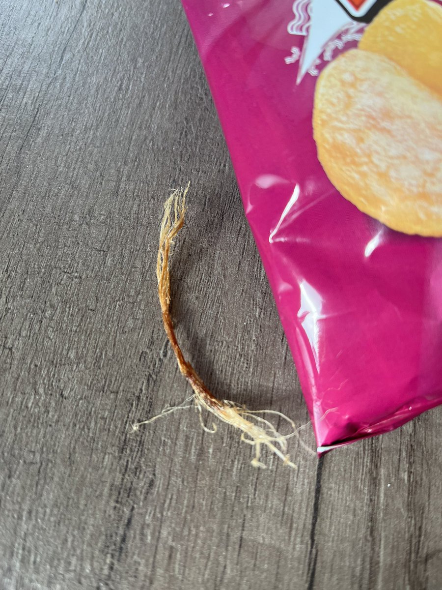 BexPearce87's tweet photo. @GoldenWonderUK half way eating my crisps and find this. 😳😌Golden wonder what’s up? https://t.co/qg3YvALOZ8