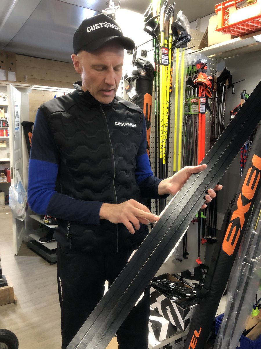 APohja's tweet photo. Hyvä palvelu #customski: kuumavahat suksiin ja odotellessa testiin Rossignolin ens vuoden malli. Ihan tuntui toimivalta. Kiitoksia taas!
#lahti #hiihto https://t.co/XK3ANzEBj6
