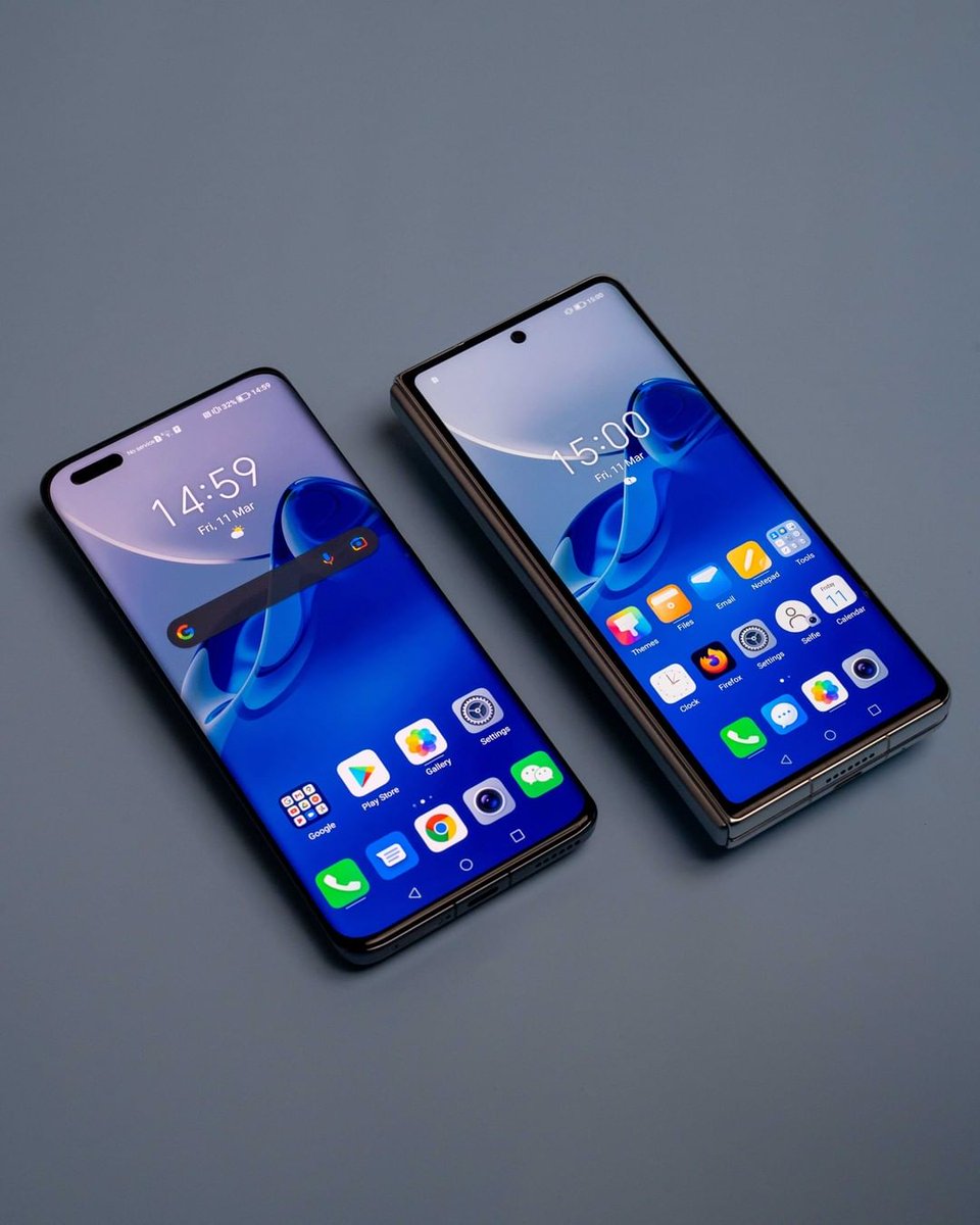 HonorNederland's tweet photo. Wel of geen foldable, welke kies jij? 
#HONORMagic4Pro #HONORMagicV https://t.co/s4uBmQqshs