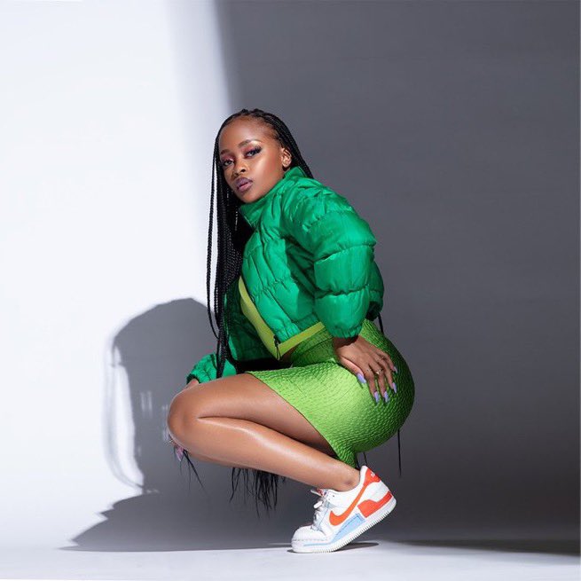_DimphoM's tweet photo. It is an absolute honour to announce that I have FINALLY joined the @YFM family! 😭🙏🏽 please vibe with me every Saturday and Sunday, 10:00 - 14:00! 🎙🚀  LET’S ROCK THIS THING!!!!! https://t.co/ZHBl9nCoQV