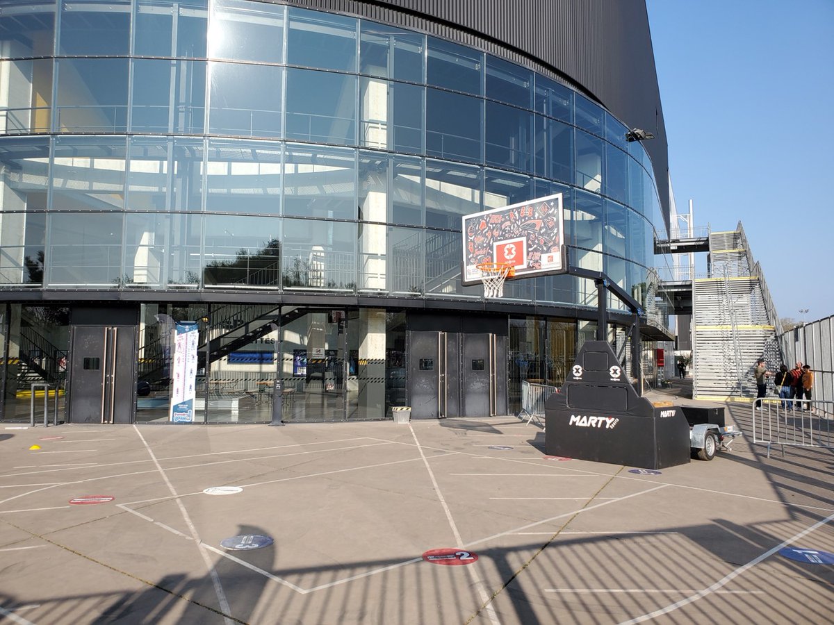 marty_sports's tweet photo. Les jeunes basketteurs ont pris possession des abords de l'Arena Loire pour jouer au 3x3, sur la remorque MARTY Sports qui se transporte partout et se transforme en véritable but de basket. ✅🏀
@SAILLARD11 @NicoSeignez @BasketCd49 @ville_trelaze
#PlanInfra #5000terrains https://t.co/IA1mIXp2Sz