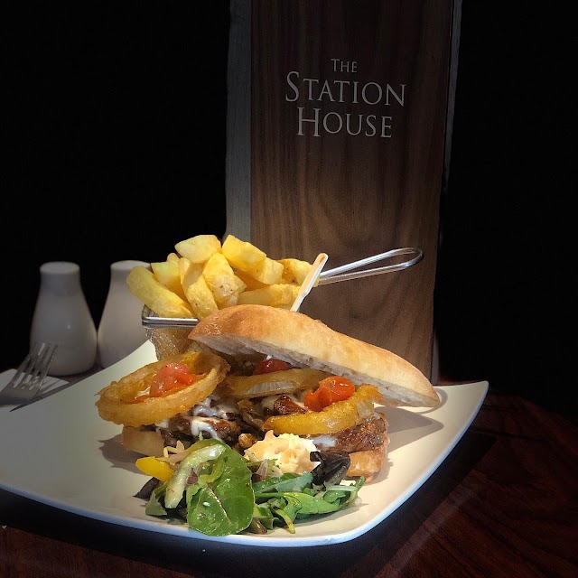 randompubbot's tweet image. The Station House; Colonel Perry St, Edenderry, Co. Offaly, R45 NW10, Ireland google.com/maps/place/?q=…