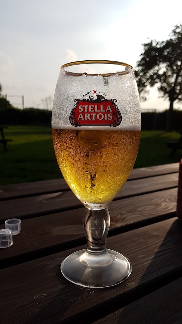 randompubbot's tweet image. Knights Grange Pub; Knights Grange Path, Winsford CW7 2PT, UK google.com/maps/place/?q=…