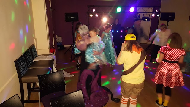 randompubbot's tweet image. Knights Grange Pub; Knights Grange Path, Winsford CW7 2PT, UK google.com/maps/place/?q=…