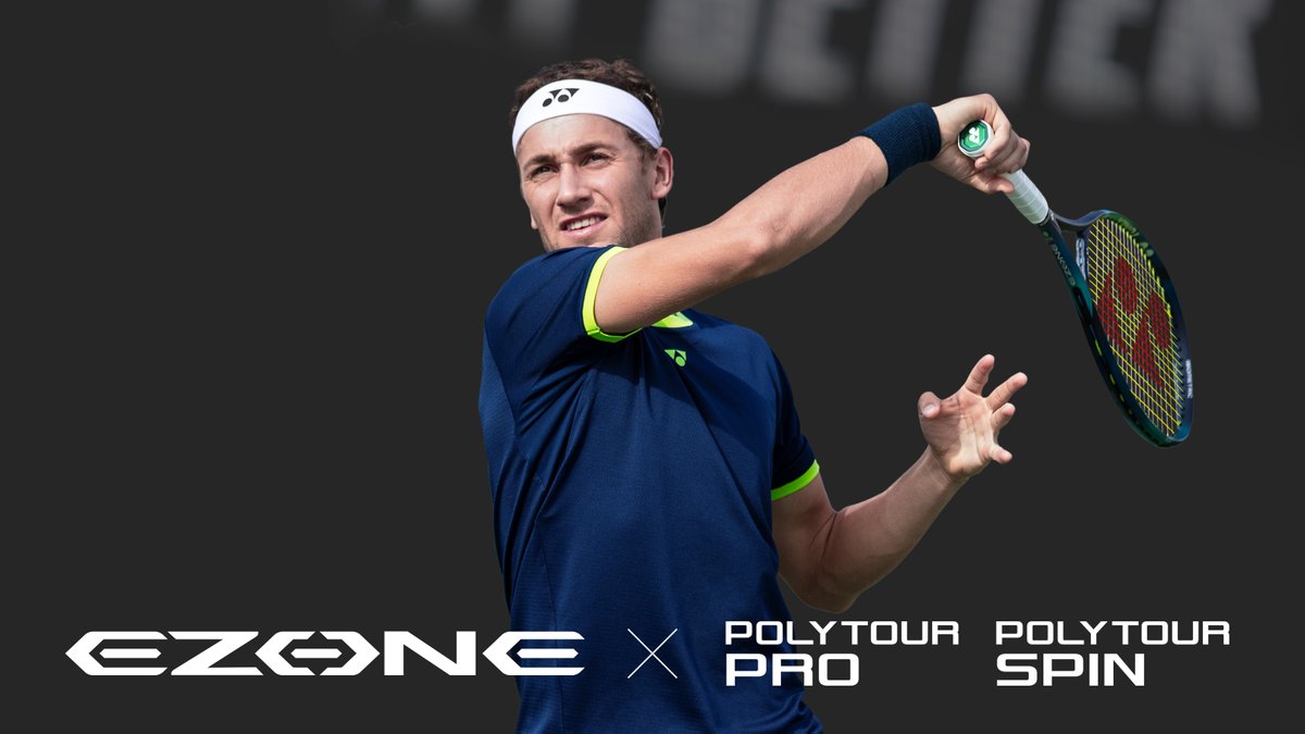 yonex_jp's tweet photo. 激しいラリー戦を無数の高速ショットで制す
トップ10ランカー、カスパー・ルードの組み合わせ
Eゾーン × ポリツアープロ&スピン
トレーニンググッズとストリングのロールが当たる
インプレ投稿キャンペーンは4月17日まで‼️
#メッチャE飛び #EZONE #テニスストリング #POLYTOUR #teamyonex https://t.co/1CNM8RIeDQ