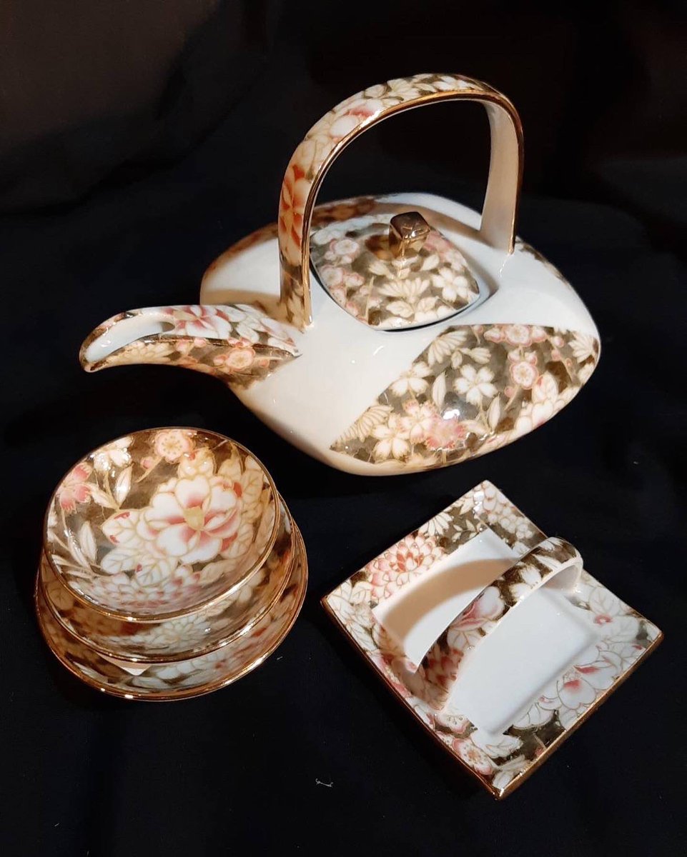 TOUSYOUGAMA1's tweet photo. 本日は桜コレクション❣️
春らしく桜のあしらった器を
集めました。

本物の桜は
あっという間に散ってしまいますが
器ならばずーっと楽しめますよ😊

気になるアイテムがありましたら
お気軽にメッセージやメールで
お問い合わせくださいませ👍

#とうしょう窯　#桜 https://t.co/cIz2EyJDeU