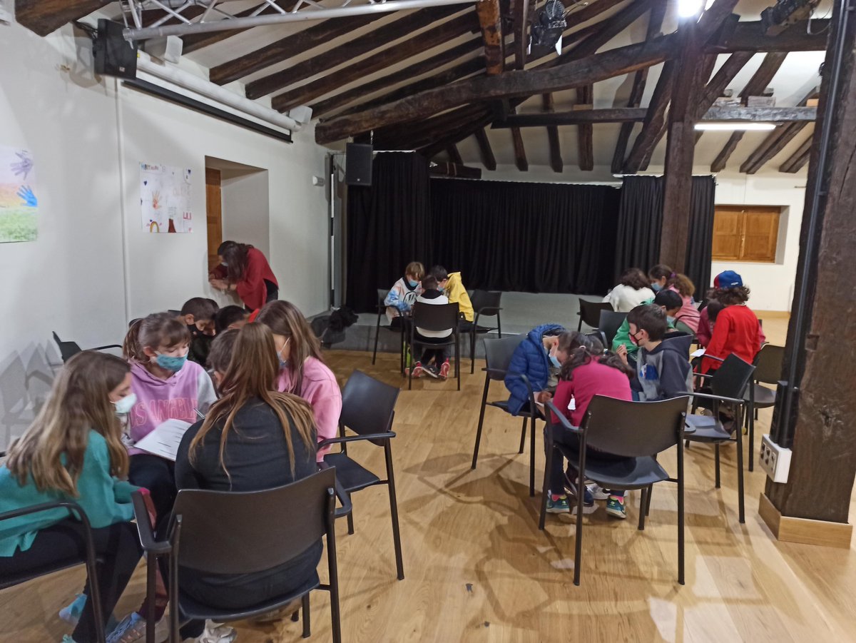 txominaresti's tweet photo. LH5ekoak Ugaon egon dira Erdi Aroaren inguruan gauzak ikasten.
Los de LH5 han estado en Ugao aprendiendo cosas sobre la Edad Media
#Txominaresti #LH5 https://t.co/hon5v0Iaxn