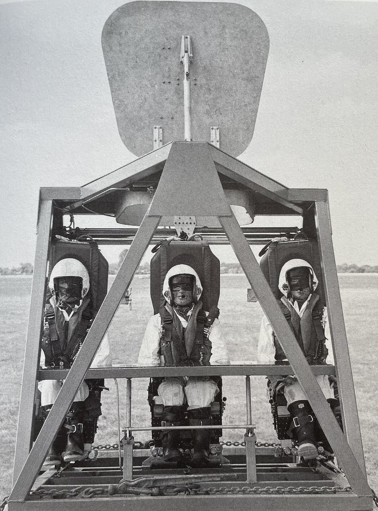 Captain Brent 🇬🇧 on Twitter: "The crash of Vulcan XA897 at London  Airport, 1 October 1956. More than any other incident this highlighted the  plight of the rear crew members in the