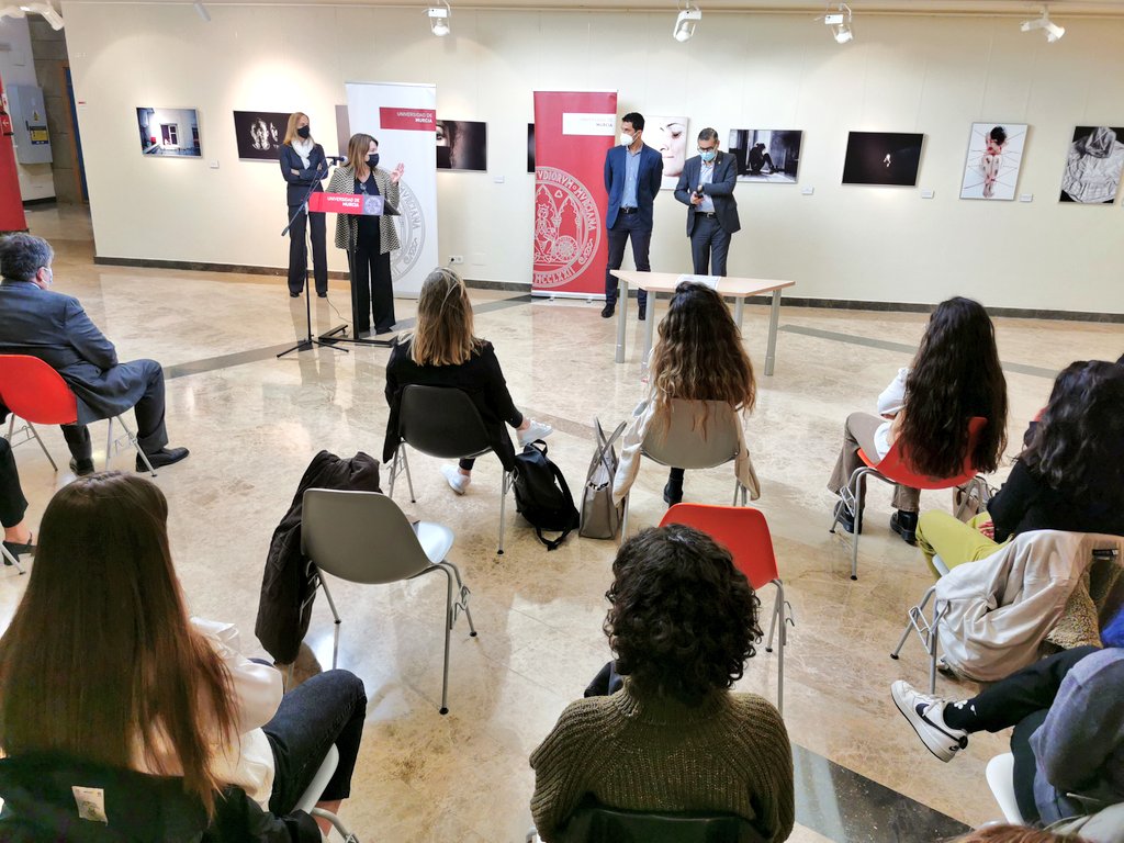 CentroSocialUMU's tweet photo. Hoy acogemos el acto de entrega de diplomas de las Becas "Piedad de la Cierva" para alumnas de titulaciones de ciencias, tecnologías, ingeniería y matemáticas en la @UMU 🙌

¡Enhorabuena chicas! ❤️

#AMBITOSTEM https://t.co/Z1HL1eCqQ3