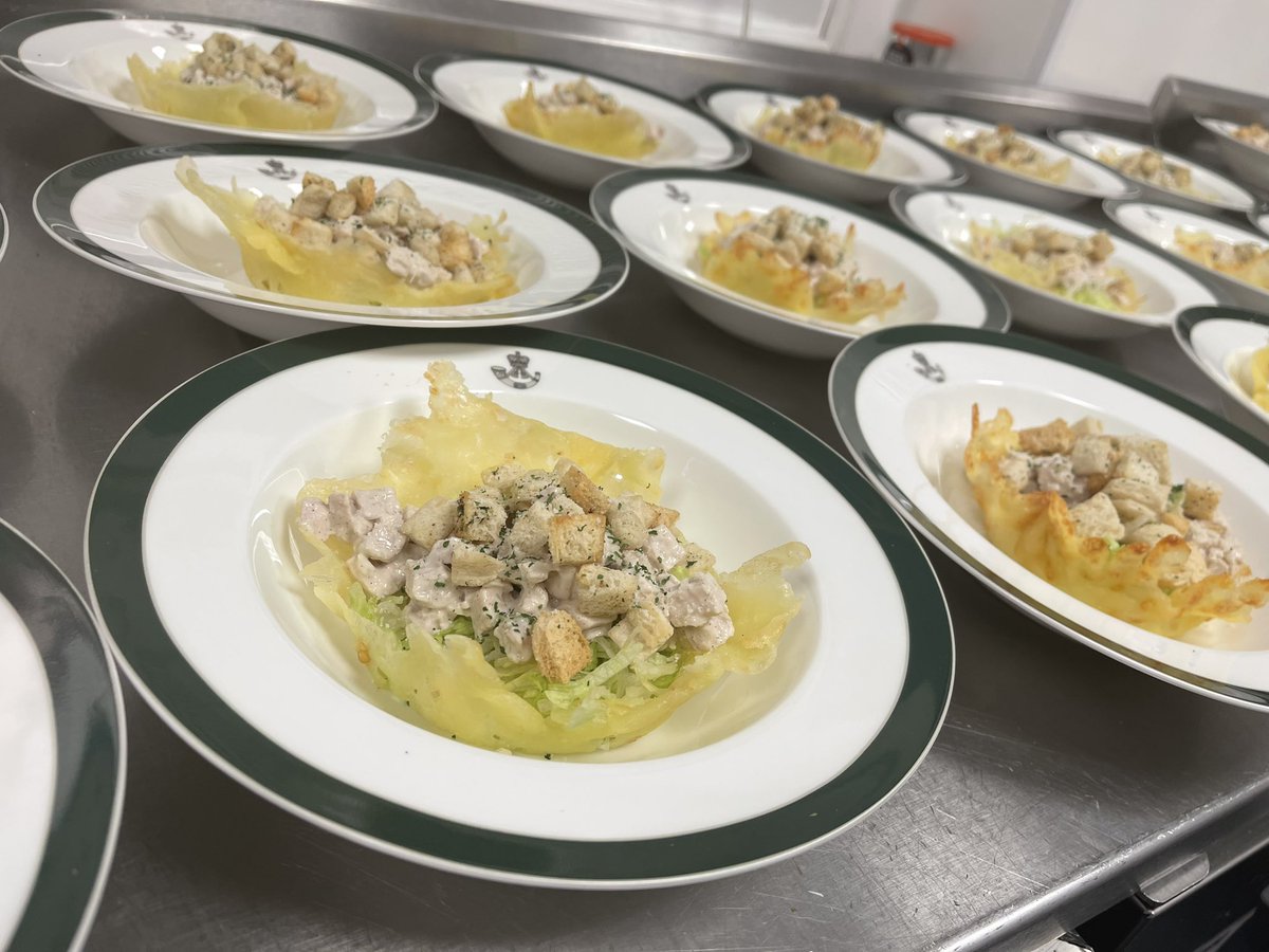 dale3van5's tweet photo. Last nights dinner for a well deserving JNCO cadre dinner night @CO_5RIFLES @GarethHayward1 @RiflesRegiment https://t.co/AlJNq8MMT1