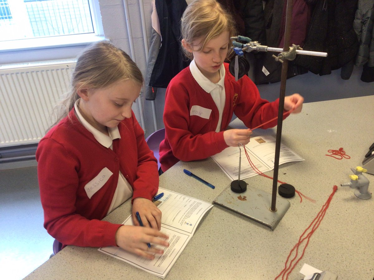 elephantsclass's tweet photo. Great afternoon yesterday at @AcademyatWorden exploring pulleys! Working scientifically, the children explored how a different number of strawberry laces would change the mass that can be lifted. @woodleajs #WJSScience https://t.co/HlYCEf9xVy