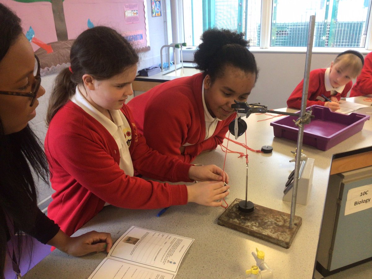 elephantsclass's tweet photo. Great afternoon yesterday at @AcademyatWorden exploring pulleys! Working scientifically, the children explored how a different number of strawberry laces would change the mass that can be lifted. @woodleajs #WJSScience https://t.co/HlYCEf9xVy
