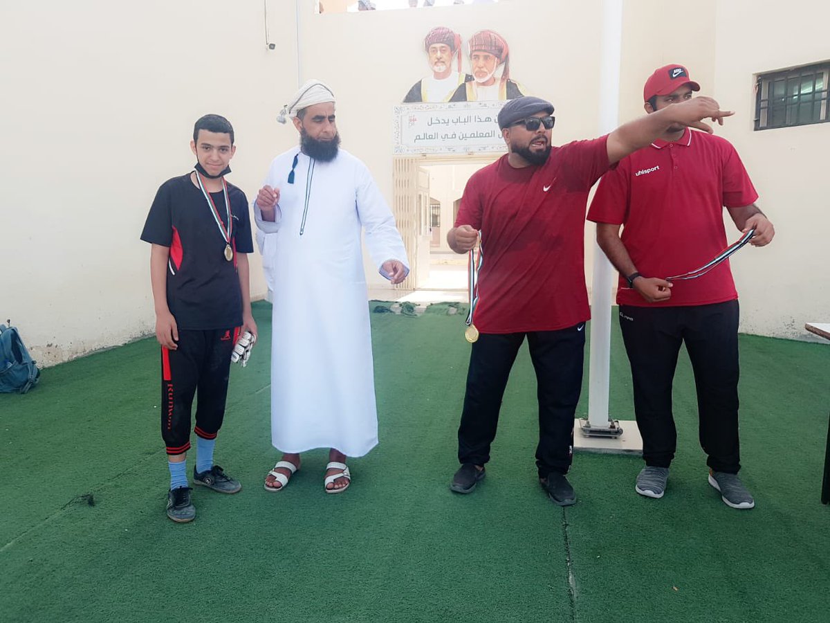 badoh22's tweet photo. #بطولة_١٨_نوفمبر 

مدرسة/عمرو بن الجموح ببركاء 

نهائي 
فريق الصف الثامن رابع يظفر بكاس البطولة 

بعد أن فاز بهدف على فريق الصف الثامن أول 

الف الف الف مبروك https://t.co/Oni7UtiSm2