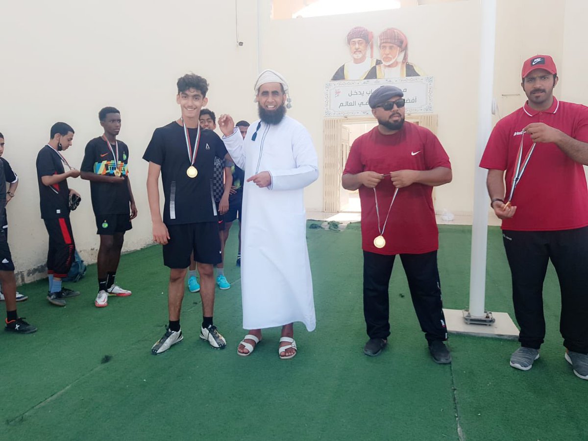 badoh22's tweet photo. #بطولة_١٨_نوفمبر 

مدرسة/عمرو بن الجموح ببركاء 

نهائي 
فريق الصف الثامن رابع يظفر بكاس البطولة 

بعد أن فاز بهدف على فريق الصف الثامن أول 

الف الف الف مبروك https://t.co/Oni7UtiSm2