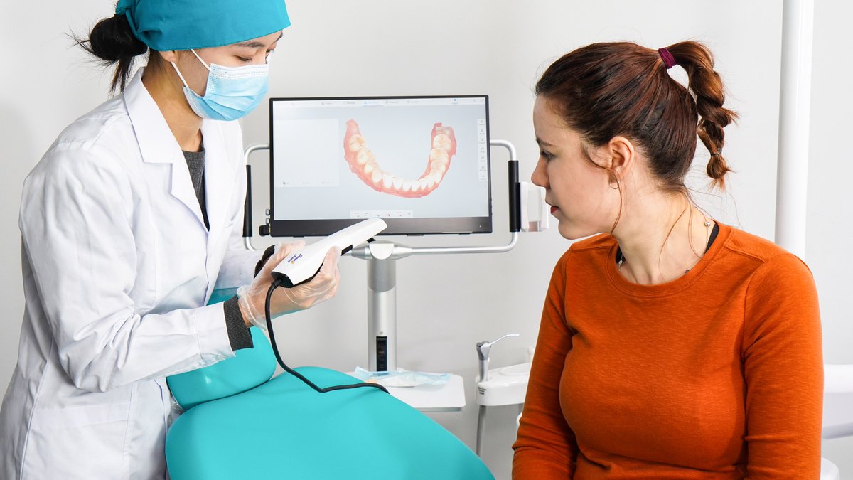 PandaScanner's tweet image. Last week, we invited a customer from South Africa to experience the PANDA P2 intraoral scanner.

PANDA P2 is well received by customer for its compact appearance and powerful functions.

#pandascanner #intraoralscanner #digitalimpression #digitaldentistry #dentalscanner