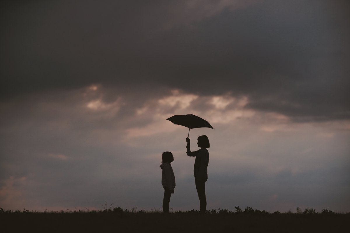 What's the best piece of writing advice you would share with others? Retweet and let's get a thread going! #writerscommunity #womenwriters #writingadvice