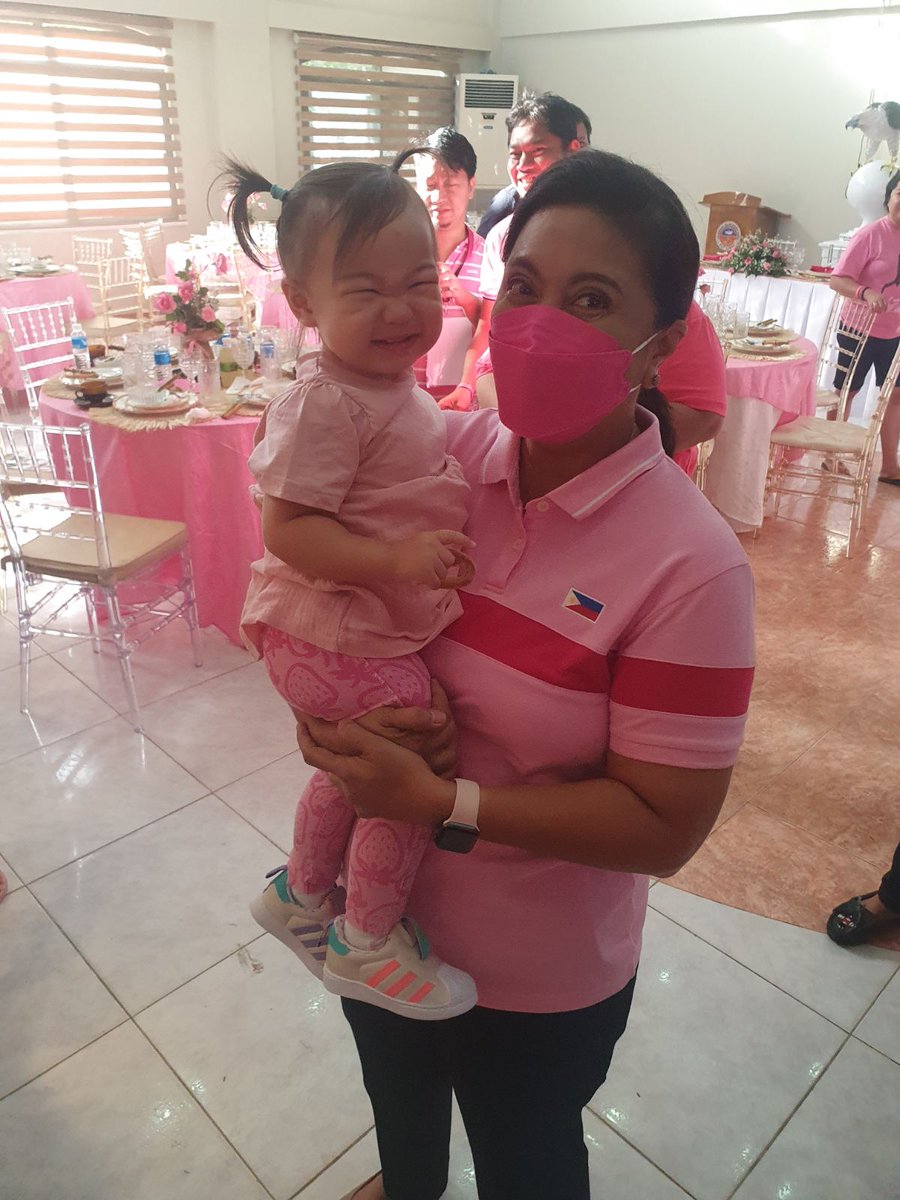 pinoygator's tweet photo. The youngest Nortehanon Kakampink was definitely as excited as everyone to have @lenirobredo in the province!

#NorthernSamarisPink 
#LetLeniLead https://t.co/c6Cr2T4Qa0