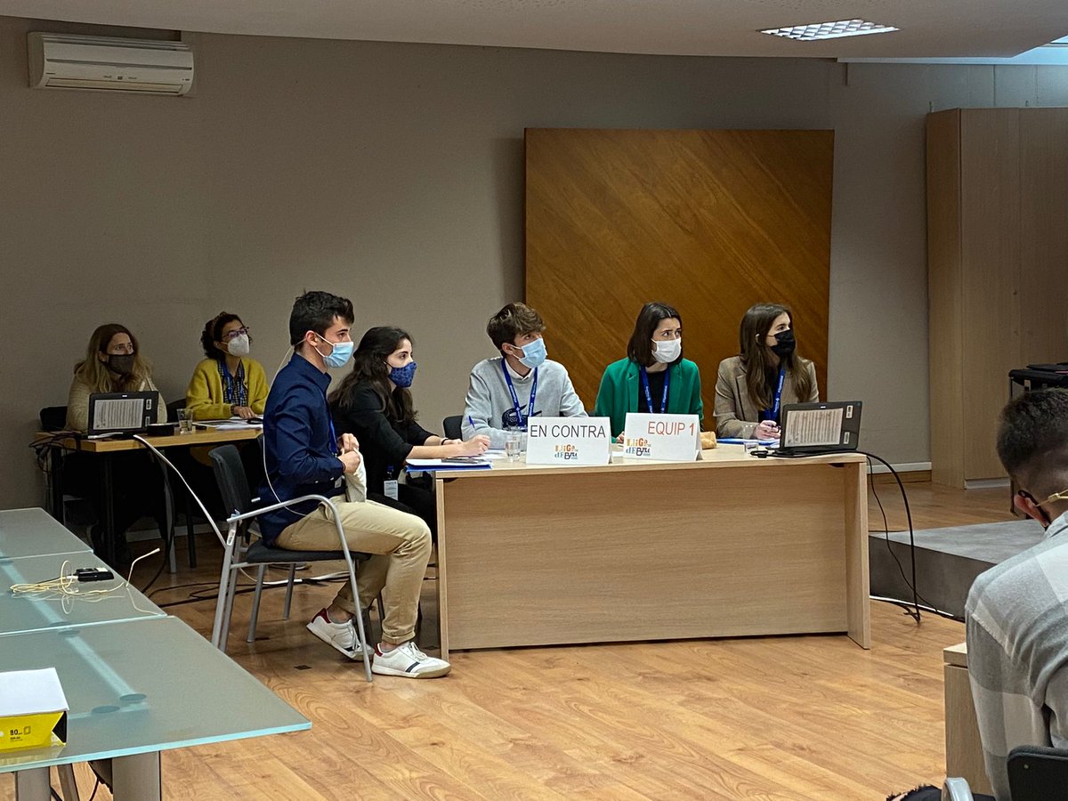 xarxavives's tweet photo. 📣 L'equip de l'IES Ramon Llull que representa a la 
@UV_EG guanya un debat més! https://t.co/nVFRlHa924