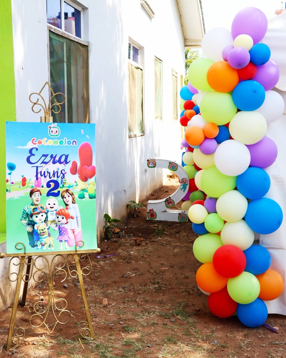 BeeGlamEvents's tweet photo. Ezra's themed Cocomelon birthday π #BeeGlamEvents #birthdays #cocomelon #ezraturns2 #eventplannerkenya #events #eventdecor https://t.co/MbMoDQcRMz