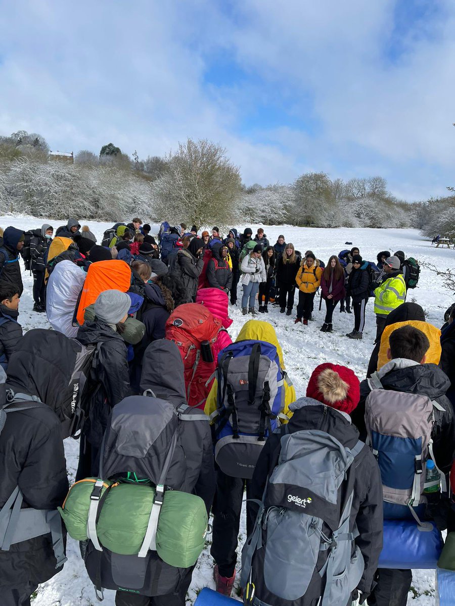 StPaulsLeicDofE's tweet photo. We are here, ready to train up 84 pupils for the Bronze DofE. #bronzeaward #DofEtraining #snowy #STP https://t.co/kawvsD1iU9