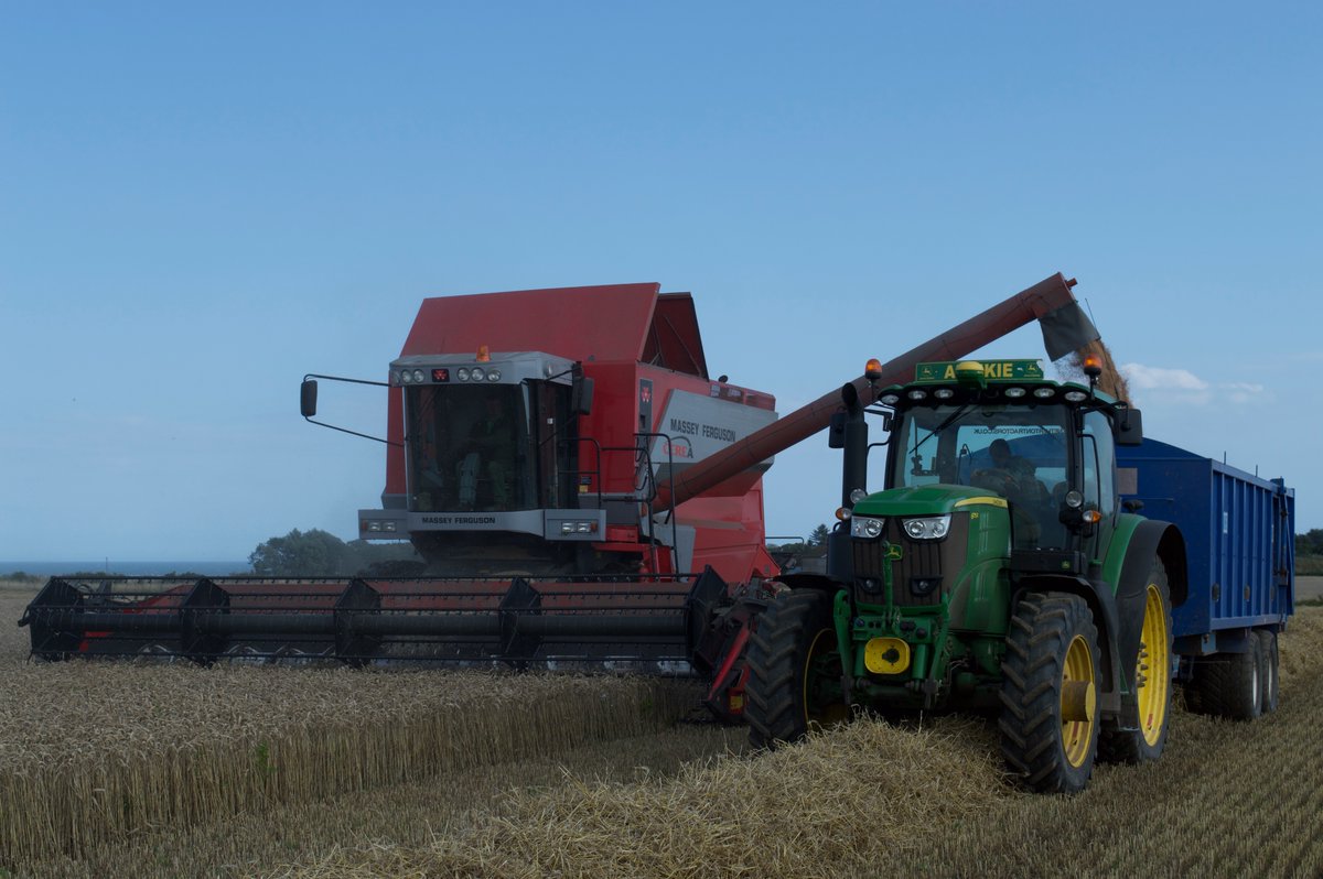 iainastirling's tweet photo. Our family is very proud of our 400 years of #farming heritage @arbikie. Originally on west coast before moving to Lunan Bay on the sunny east coast.
Change is constant, but we've also revived traditional Rye #Whisky in #Scotland & are growing heritage barleys.
#FamilyBusiness https://t.co/XblXftoygO