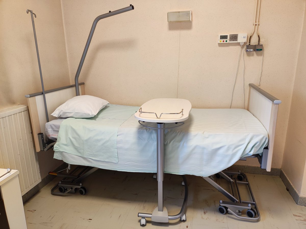 Renouvellement des 15 lits et des adaptables du service de Gérontopsychiatrie afin d’améliorer les conditions d’hébergement des patients.
Un grand merci aux équipes soignantes, techniques et logistiques qui ont œuvré toute la matinée pour cette mise en place 👏💪
<a href="/CHBuechDurance/">Centre Hospitalier Buëch-Durance</a>