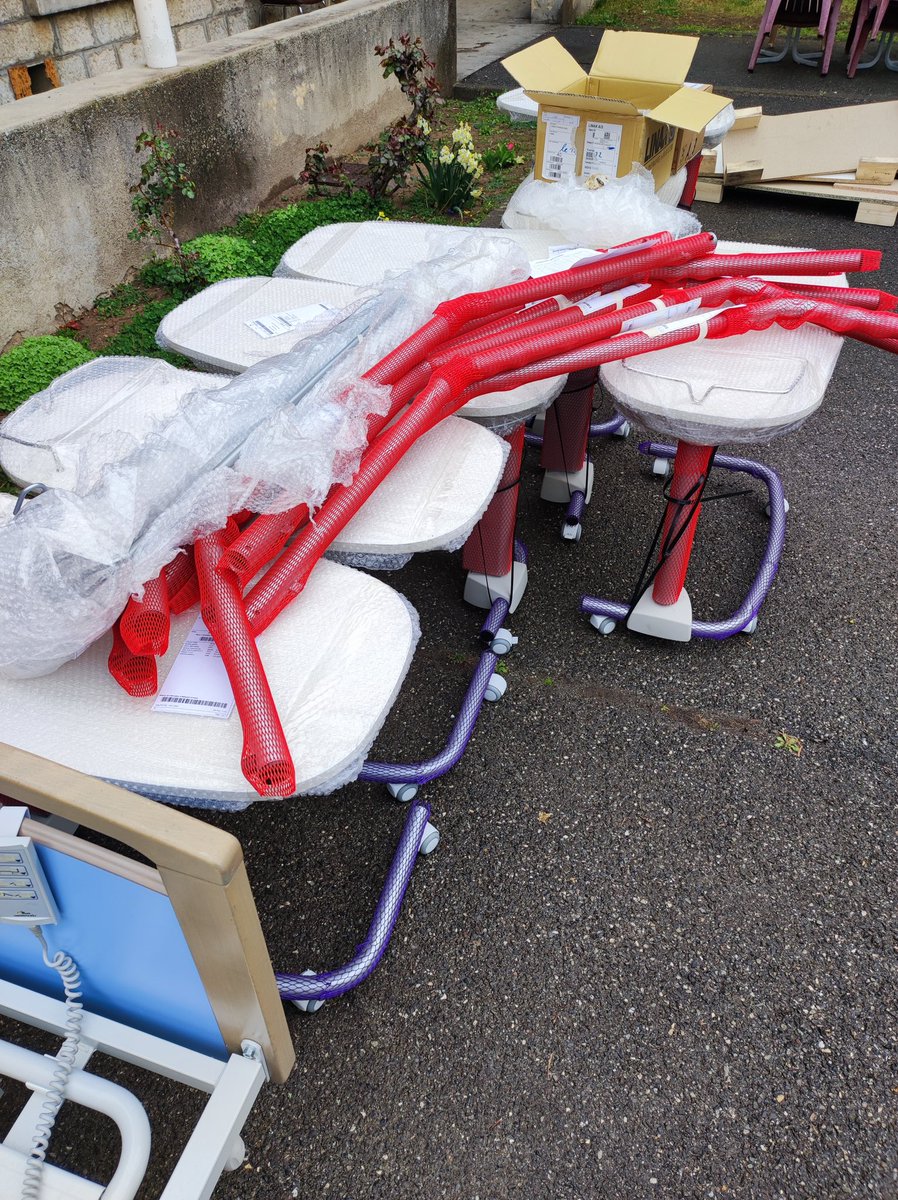 AnthonyDelrieu's tweet photo. Renouvellement des 15 lits et des adaptables du service de Gérontopsychiatrie afin d’améliorer les conditions d’hébergement des patients.
Un grand merci aux équipes soignantes, techniques et logistiques qui ont œuvré toute la matinée pour cette mise en place 👏💪
@CHBuechDurance https://t.co/uFf6ZtpVxj