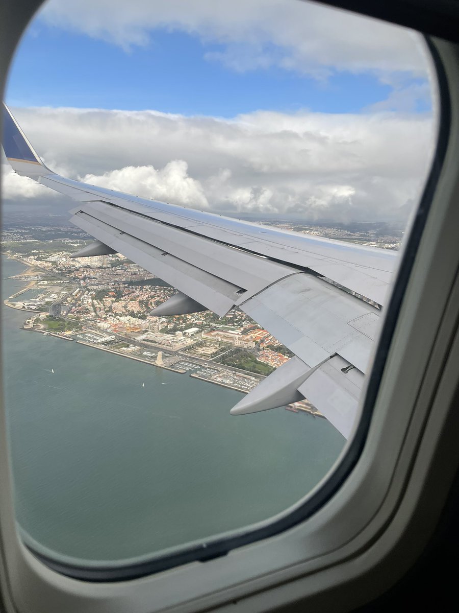 delalexander_'s tweet photo. i’m in portugal bitches https://t.co/i9vu8NH8Rn