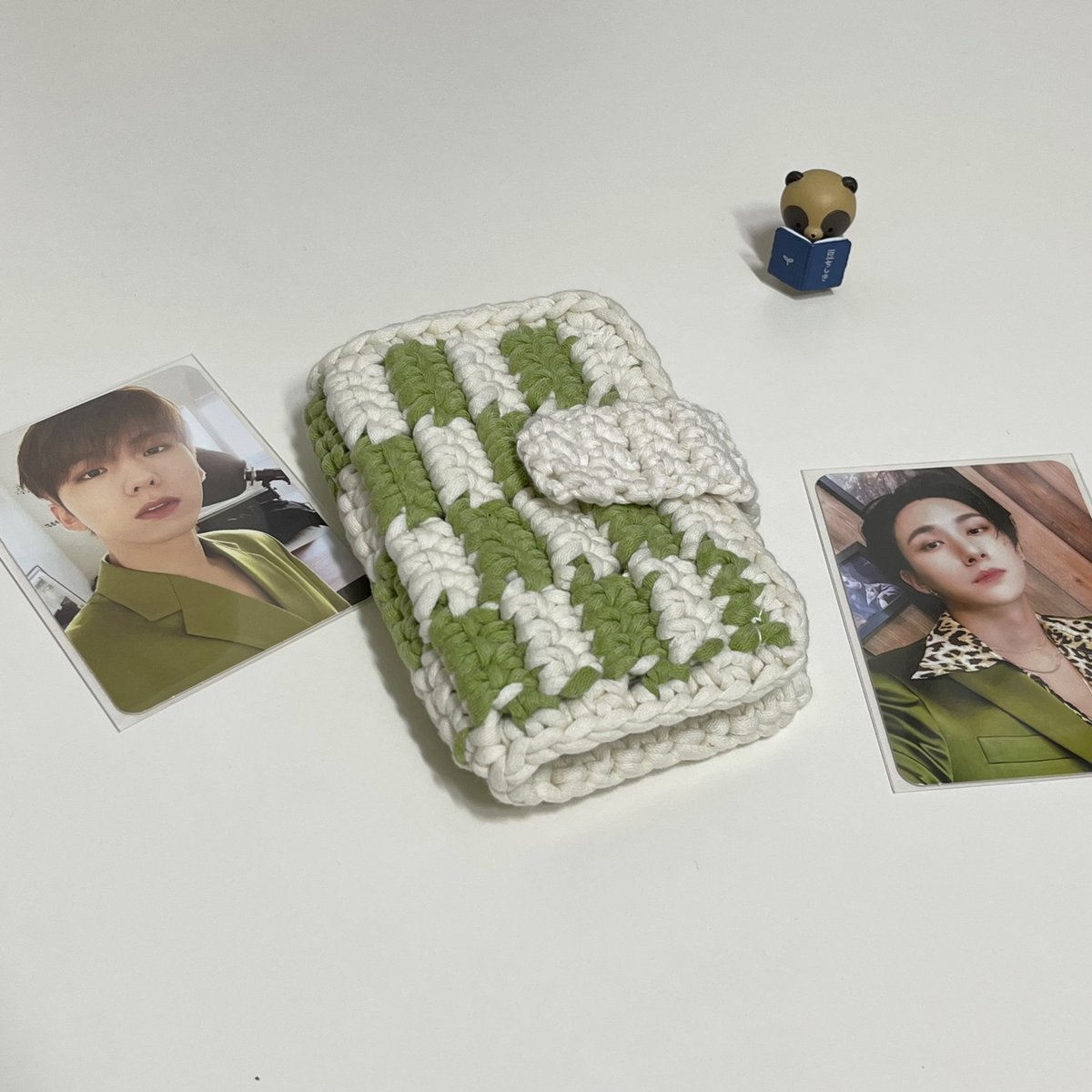 ddneg_knit's tweet photo. #RT 추첨 한 분께 뜨개 콜북을 드립니다!

🤍🖤체커보드 뜨개 콜북, 뜨개 케이스🤍🖤
- 4가지 색상
- 16장 포카 수납 가능 (일반 포카 사이즈)
- 에어팟, 버즈가 쏙 들어가는 케이스

* 입금 순서대로 제작됩니다!
* 자세한 사항은 폼에서 확인해주세요 :)

🔗 https://t.co/MV8xekLtUP https://t.co/uBeiE4DMcT